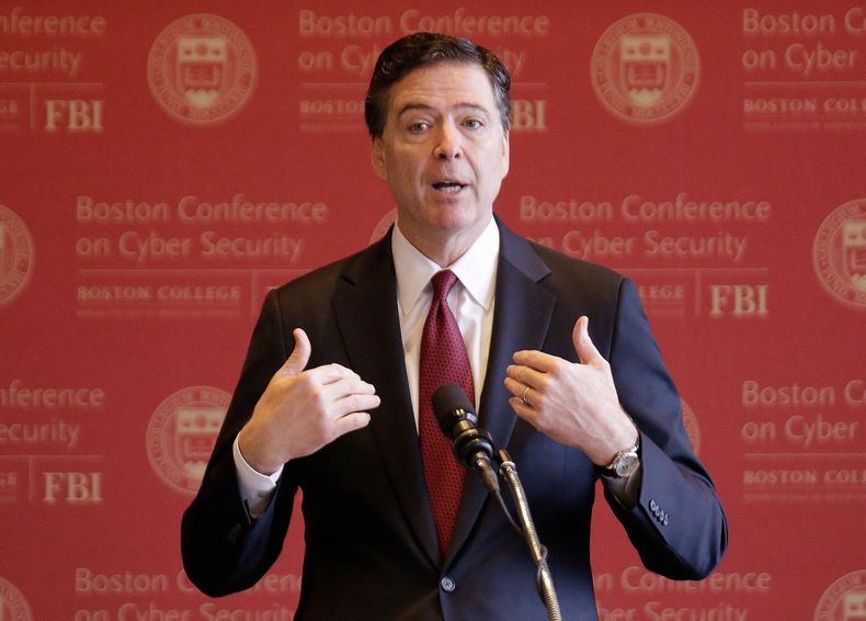 ARCHIVO - El director del FBI, James Comey, habla sobre ciberseguridad en la primera Conferencia de Ciberseguridad de Boston, en Boston College, el 8 de marzo de 2017. (Foto AP/Stephan Savoia, archivo)
