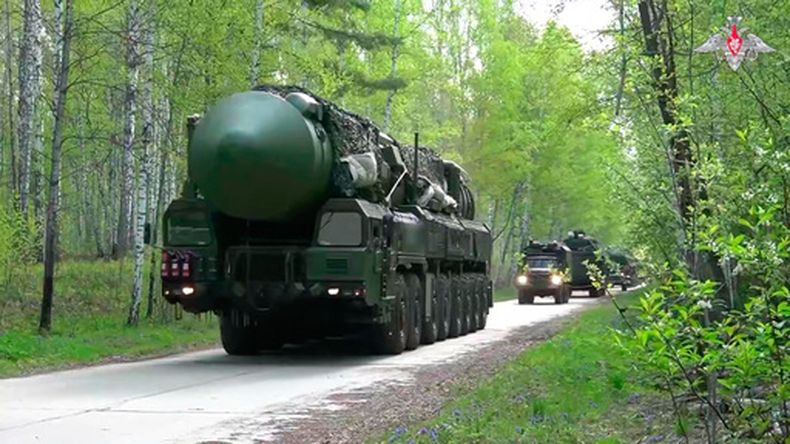 Imagen tomada de video entregado por el Servicio de Prensa del Ministerio de Defensa de Rusia, el 21 de mayo del 2026, que muestra un misil Yars en medio de maniobras militares con Bielorrusia. (Servicio de Prensa del Ministerio de Defensa de Rusia via AP)