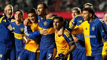 Los jugadores de Boca Juniors celebran tras conseguir el pase a las semifinales de la Copa Sudamericana tras eliminar a Sao Paulo, el martes 15 de septiembre de 2026, en Sao Paulo. (AP Foto/Andre Penner)