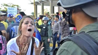 americateve | La ONG venezolana, Provea, asegura, a través de un comunicado, que la brigada ?para combatir los planes de desestabilización que perturban el país? es parte de las figuras militarizadas creadas por Maduro para limitar los derechos constitucionales de quie