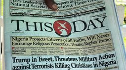 Diarios en Lagos con noticias sobre las amenazas del presidente estadounidense Donald Trump de atacar a Nigeria, el 2 de noviembre del 2025. (AP foto/Sunday Alamba)