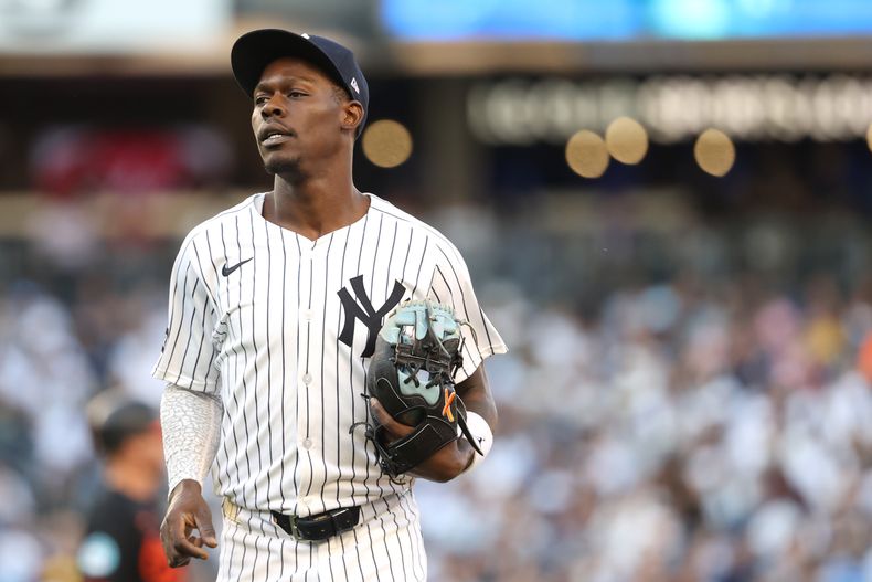 Jazz Chisholm Jr., de los Yankees de Nueva York, corre hacia el dugout durante la octava entrada de un juego de béisbol contra los Orioles de Baltimore, el domingo 28 de septiembre de 2025, en Nueva York. (AP Photo/Pamela Smith)