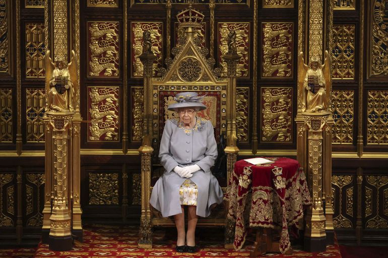 Isabel II no asistirá a la apertura del Parlamento