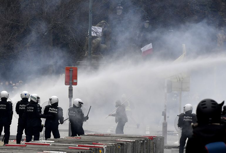 Se extienden protestas en Europa contra medidas COVID