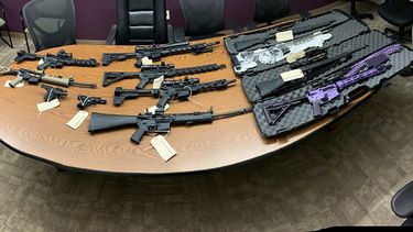 un puertorriqueno es acusado federalmente de fabricar y vender 28 armas fantasmas
