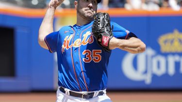 Justin Verlander de los Mets de Nueva York lanza ante los Nacionales de Washington, el domingo 30 de julio de 2023, en Nueva York. (AP Foto/Mary Altaffer)