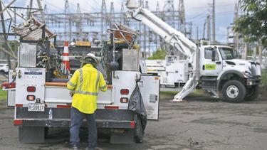 mas de un millon de personas siguen sin energia electrica en la isla