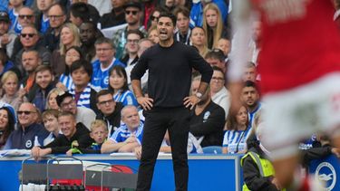 El técnico de Arsenal Mikel Arteta durante el partido contra Brighton en la Liga Premier, el sábado 19 de septiembre de 2026, en Brighton. (AP Foto/Kin Cheung)