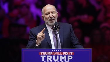 El multimillonario Howard Lutnick en el evento a favor del candidato presidencial republicano Donald Trump en el Madison Square Garden de Nueva York el 27 de octubre del 2024. (AP foto/Evan Vucci)