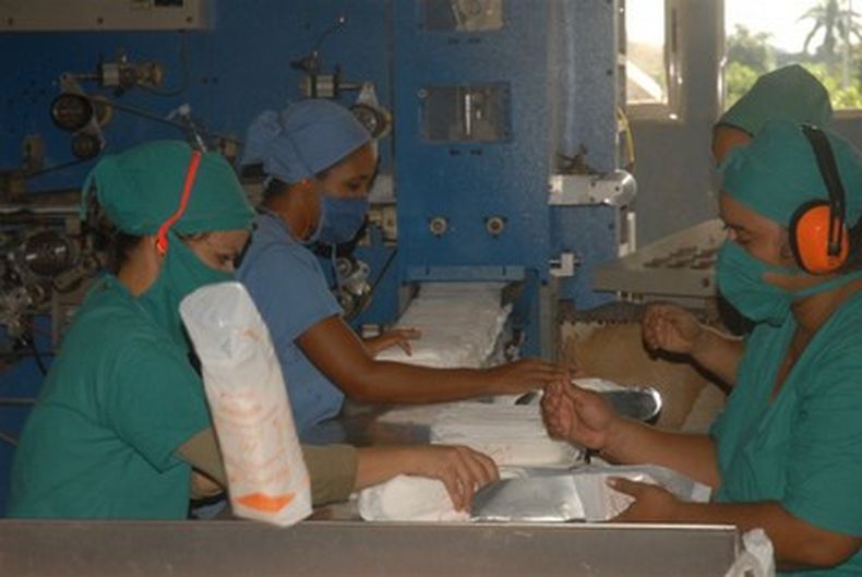 Desde hace años la falta de almohadillas sanitarias ha venido siendo un problema más para las mujeres cubanas, que a duras penas pueden comprar ese artículo íntimo y necesario, ya sea en el mercado de moneda nacional o en CUC.