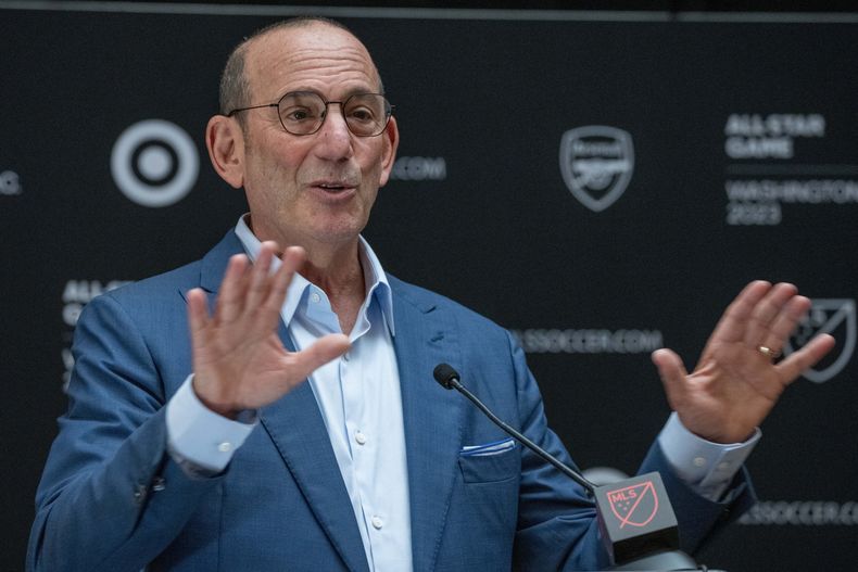 Don Garber, comisionado de la MLS, habla con la prensa el martes 18 de julio de 2023, en Washington (AP Foto/Alex Brandon)