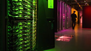 americateve | Vista de la supercomputadora blue Gene Q en la Ecole Polytechnique Federale de Lausanne, EPFL, en Lausana, Suiza, el 7 de octubre del 2013. El Proyecto Cerebro Humano, cofundado por la Uni&oacute;n Europea, planea utilizar supercomputadoras para replicar
