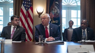 Trump dice que se sometió a “examen físico de rutina”