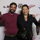 El director Pablo Pérez Lombardini, a la izquierda, y la productora Liliana Pardo de la película La reserva posan con los premios a mejor película mexicana y mejor dirección en la ceremonia de premiación de la 23ª edición del Festival de Cine de Morelia, en Morelia, México, el viernes 17 de octubre de 2025. (Foto AP/Berenice Bautista)