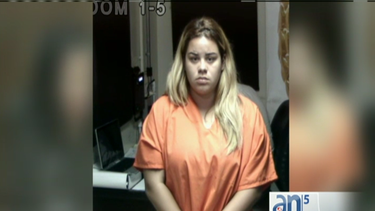 arrestada en hialeah a una joven por posesiones de marihuana mientras estaba al cuidado de un menor