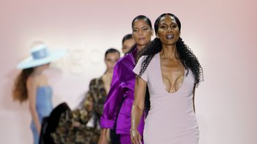 A los 69, Beverly Johnson regresa a una pasarela diferente