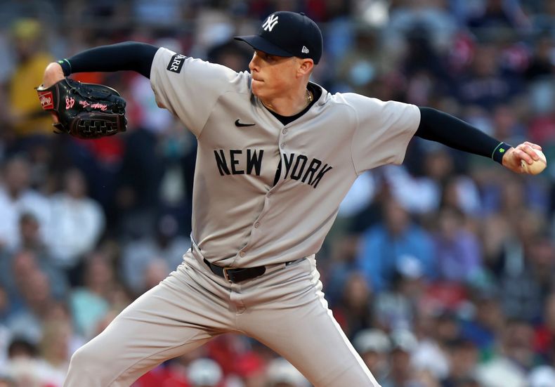 ARCHIVO - Ryan Yarbrough, lanzador de los Yankees de Nueva York, se prepara para lanzar durante un juego de béisbol contra los Medias Rojas de Boston, el viernes 13 de junio de 2025, en Boston. (AP Photo/Jim Davis, archivo)