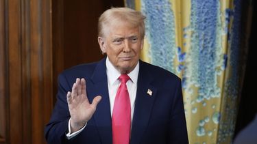 El presidente estadounidense Donald Trump llega al almuerzo anual del Día de San Patricio en el Capitolio, en Washington, el miércoles 12 de marzo de 2025. (AP Foto/J. Scott Applewhite)