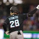 Kyle Stowers, de los Marlins de Miami, celebra su cuadrangular de dos carreras durante la sexta entrada del partido de béisbol de Grandes Ligas contra los Cachorros de Chicago, el miércoles 23 de septiembre de 2026, en Chicago. (AP Foto/Melissa Tamez)