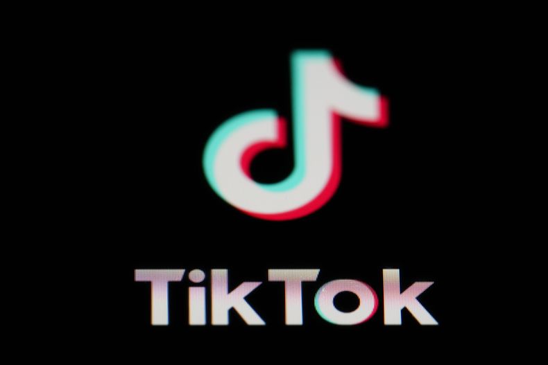 ARCHIVO - El icono de la aplicación para compartir videos TikTok visto en un smartphone, el martes 28 de febrero de 2023, en Marple Township, Pensilvania. (Foto AP/Matt Slocum, archivo)