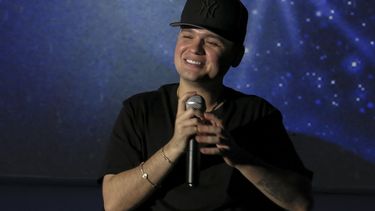 El cantautor mexicano Jasiel Núñez da una conferencia de prensa para promocionar su álbum La Odisea, el jueves 7 de noviembre de 2024 en la Ciudad de México. (Foto AP/Berenice Bautista)