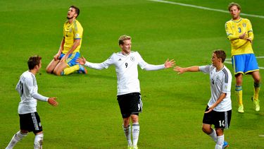 americateve | El jugador de Alemania, Andre Schuerrle, centro, festeja con compa&ntilde;eros tras anotar un gol contra Suecia en las eliminatorias mundialistas el martes, 15 de octubre de 2013, en Estocolmo. (AP Photo/TT/Jonas Ekstromer)   SWEDEN OUT