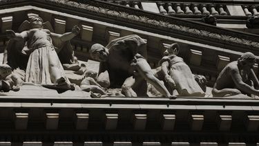 wall street baja tras desalentadores reportes trimestrales