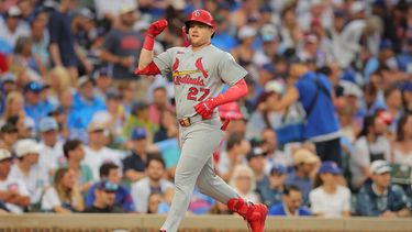 Nathan Church, de los Cardenales de San Luis, celebra tras conectar un jonrón de tres carreras durante la segunda entrada de un partido de béisbol contra los Cachorros de Chicago, el viernes 3 de julio de 2026, en Chicago. (Foto AP/Melissa Tamez)