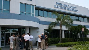 Precaución en el Departamento de Elecciones en Doral
