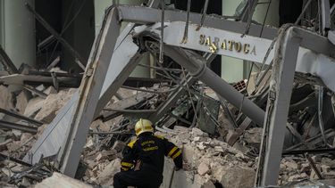 suben a 32 los muertos por la explosion en el hotel saratoga y a 19 los desaparecidos