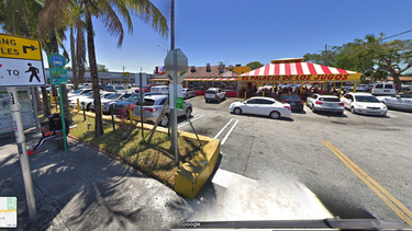 cierran temporalmente uno de los locales del palacio de los jugos en miami por  presencia de cucarachas