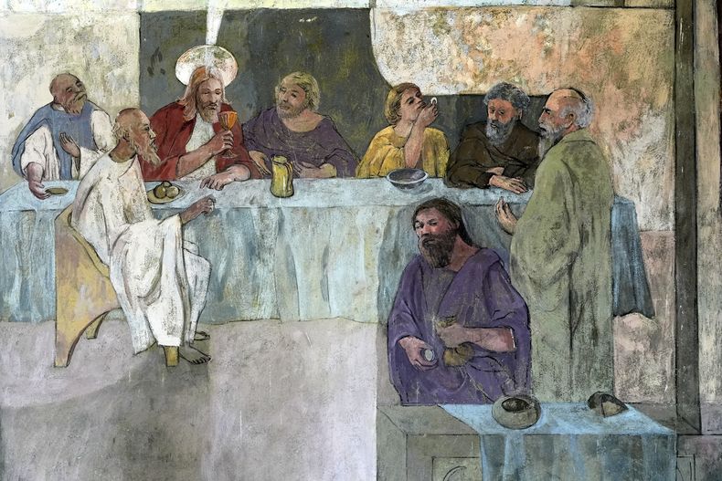 Esta fotografía muestra un detalle de un fresco pintado en la década de 1950 sobre un muro de la Casa de Reuniones de South Solon, el domingo 6 de abril de 2025, en Solon, Maine. (Cortesía de la Sociedad Histórica de South Solon vía AP)