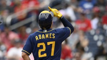 Cerveceros cortan mala racha al derrotar 4-1 a Nacionales