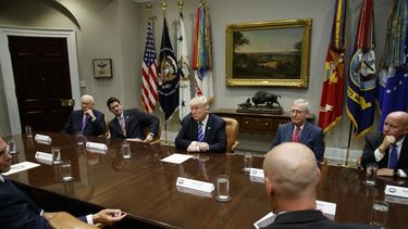 En inmigración, Trump más duro en palabras que en hechos