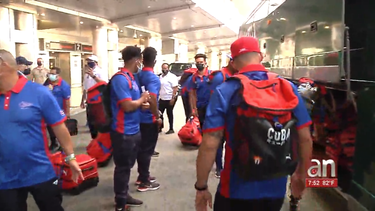 llega equipo cuba de beisbol a miami en un vuelo especial de swift air