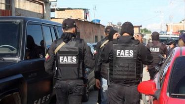 venezuela: policias de maduro ineficientes ante ataque a bandas criminales