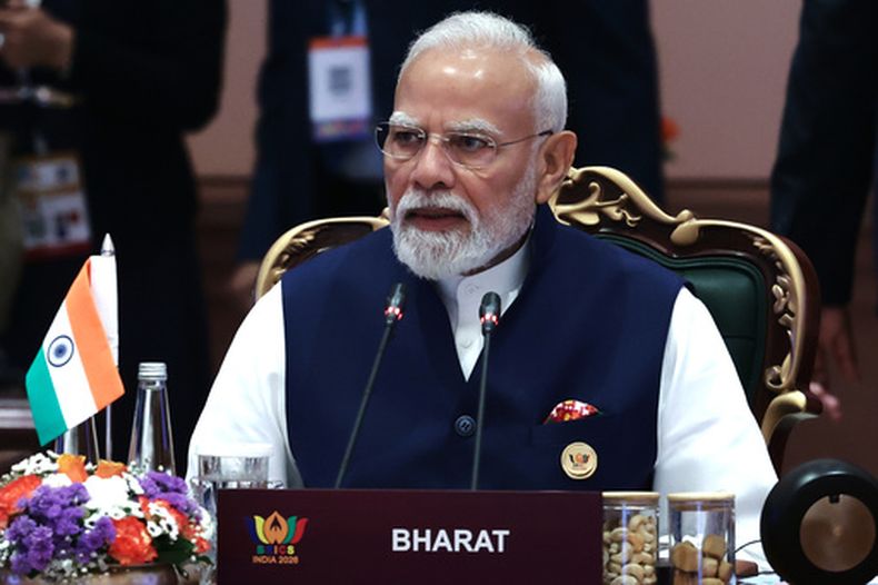 El primer ministro indio, Narendra Modi, asiste a una sesión de la cumbre BRICS en su formato ampliado Plus Outreach en Nueva Delhi, el domingo 13 de septiembre de 2026. (Alexander Kazakov, Sputnik, Kremlin Pool Photo via AP)