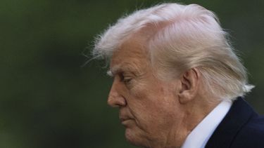 El presidente Donald Trump llega a la Casa Blanca en el Marine One, el domingo 6 de abril de 2025, en Washington. (AP Foto/Manuel Balce Ceneta)