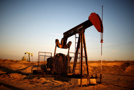 El precio del petróleo alcanzó un máximo en siete años por el aumento de la demanda y los riesgos geopolíticos