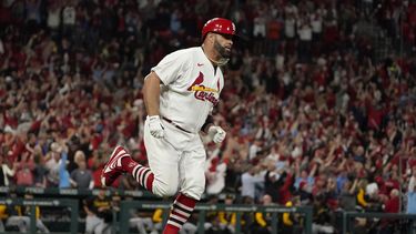 Pujols sacude su jonrón 701 y Cardenales ganan 2-1 a Piratas