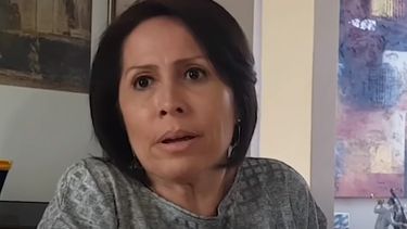 Investigan en Ecuador si la ex ministra que se fugó a Venezuela abandonó la embajada argentina en un vehículo diplomático