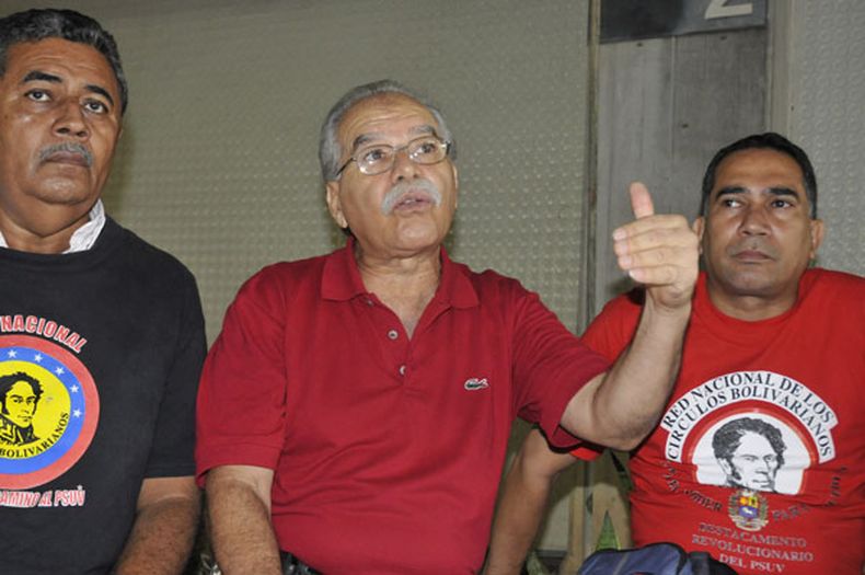 En el oficialismo hay un conflicto entre autoridades y corrientes que llevan a la descalificación y a amenazas de expulsión. ¿Quiénes son los infiltrados? Diosdado Cabello identifica a ?gerentes escuálidos?, aunque no dice nombres; acusa a los miembros de