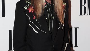 americateve | El compositor Dean Dillon llega a la entrega de los Premios BMI en la categor&iacute;a de M&uacute;sica Country el martes 5 de noviembre de 2013, en Nashville, Tennessee. En la ceremonia recibi&oacute; un homenaje como el Icono BMI m&aacute;s reciente. (A