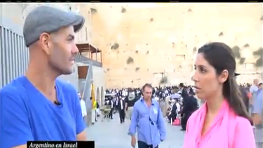 americateve | En un recorrido por Israel, hoy conocemos como es el mundo hispano en este país de medio-oriente. Les mostramos el único restaurant cubano en Tel Aviv, y la historia de su dueño. Además, como una joven rusa que emigro a Israel de niña, logro aprender a ha