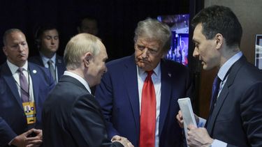 americateve | TRUMP-PUTIN-POSTURAS