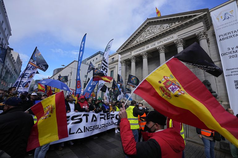 Policías españoles marchan contra reforma a la “ley mordaza”