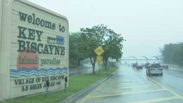 plan para mejorar la seguridad de los ciclistas en key biscayne desata polemica