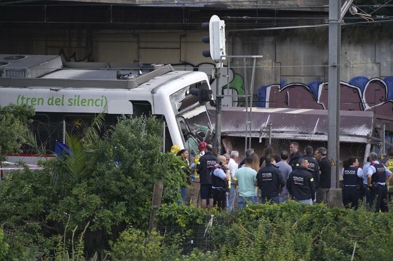 España: Un muerto, 85 heridos por choque de trenes