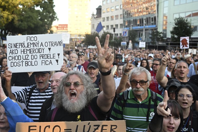 La protesta en Bratislava, Eslovaquia, el 11 de septiembre del 2025. (Martin Baumann/TASR via AP)