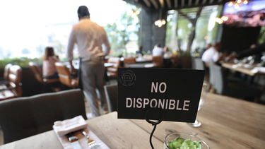 el sistema de rastreo de salud apunta a un alza en contagios de covid-19 en los restaurantes